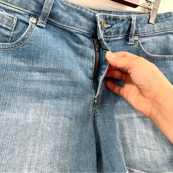 NEW YORK & COMPANY Denim Blue Women's Shorts Size 10 - Picture 4 of 12